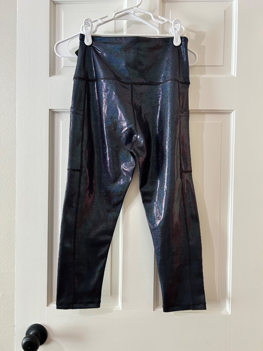 NWT Love Her Slimming Black Pearl Metallic Iridescent Capris M - Picture 2 of 3